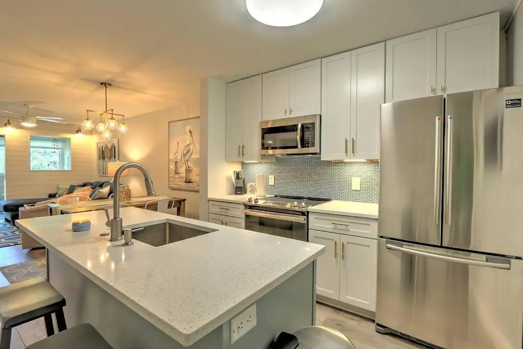 Fully Renovated! Coastal Elegance &tranquil