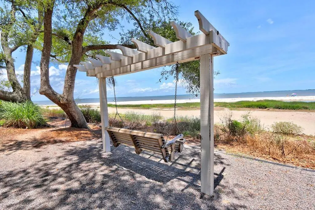 Fully Renovated! Coastal Elegance &tranquil * Hilton Head Island