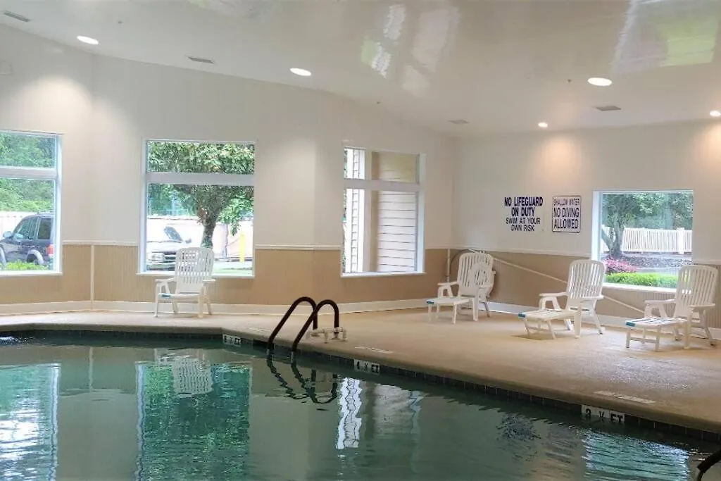 Fully Renovated! Coastal Elegance &tranquil