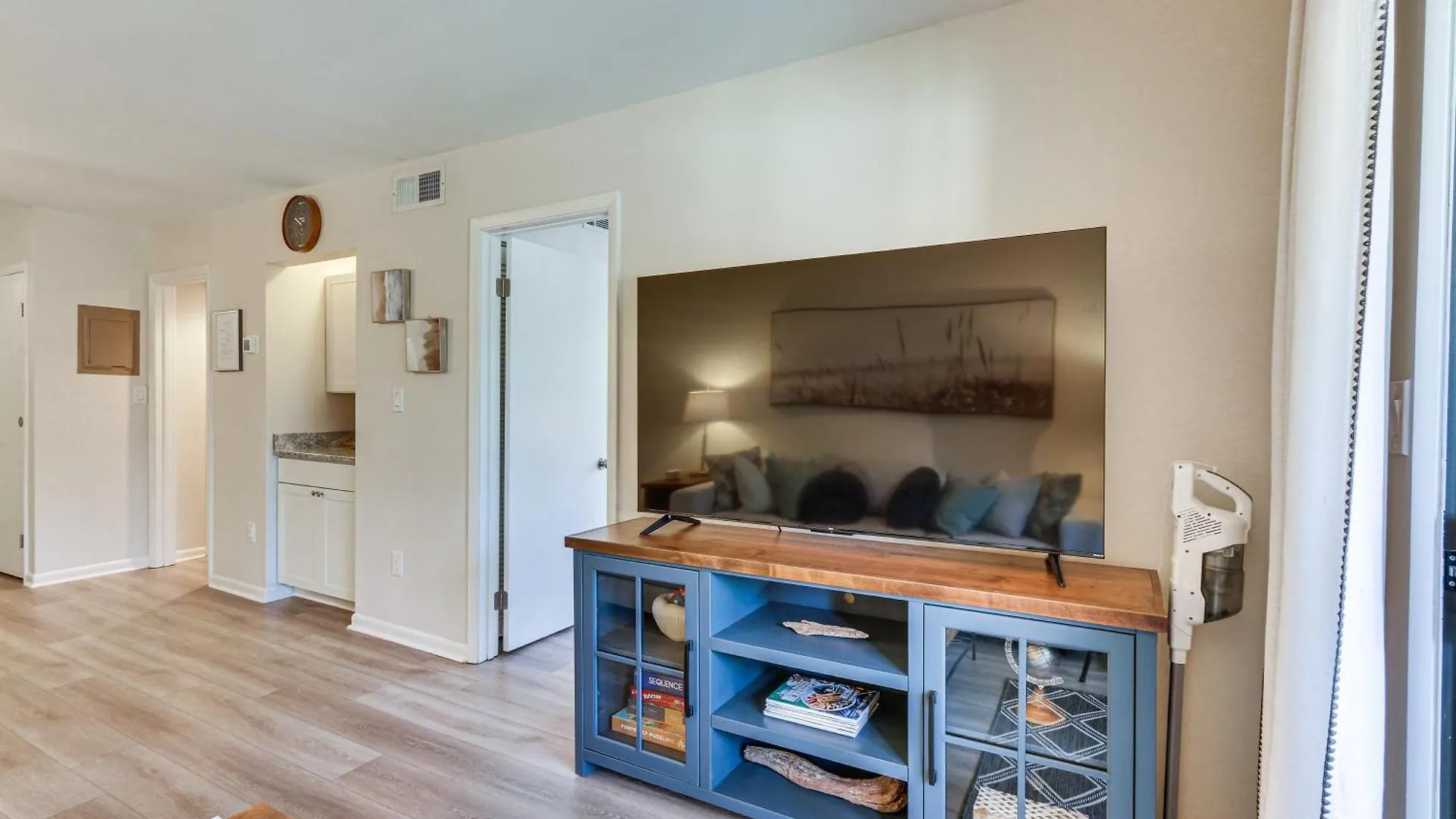 Gem, Walk To Folly Field Beach! Apartment *