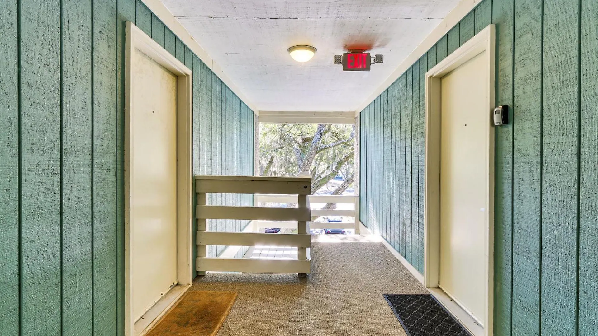 Gem, Walk To Folly Field Beach! Apartment