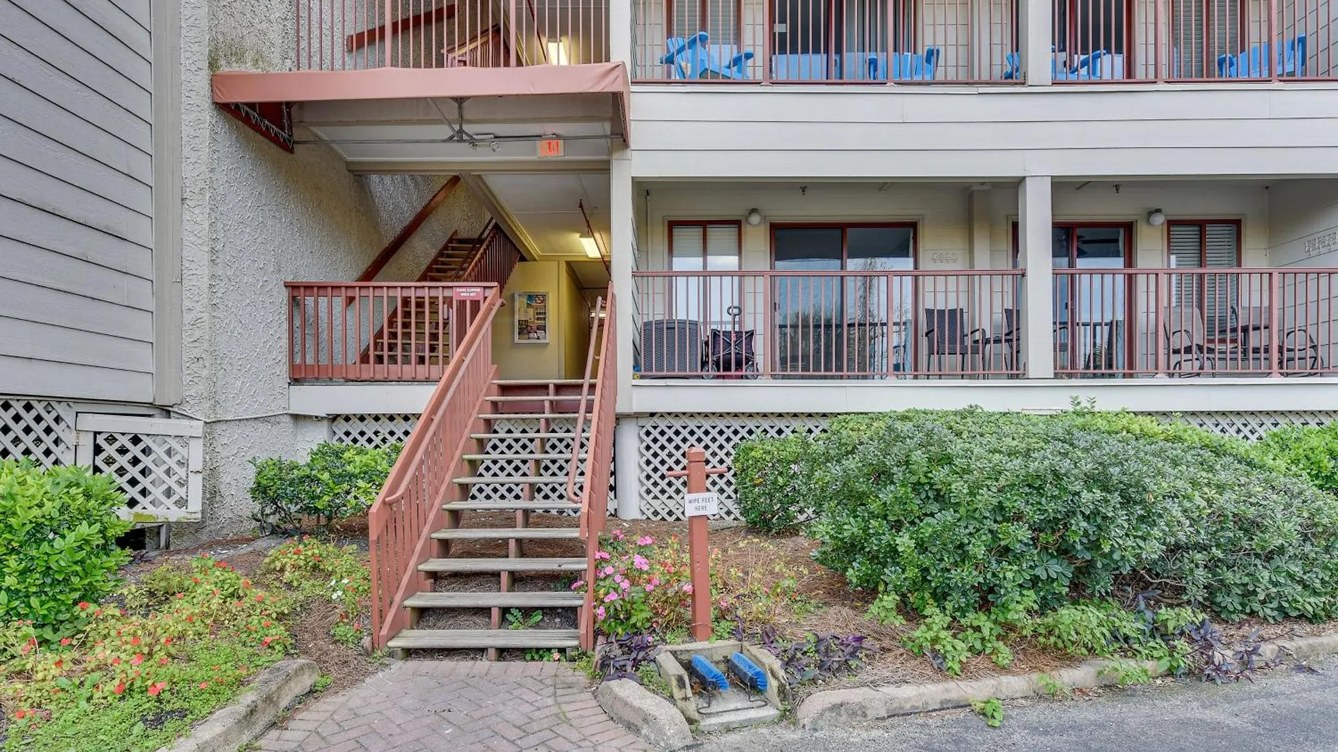 Apartment With Ocean-view Balcony!