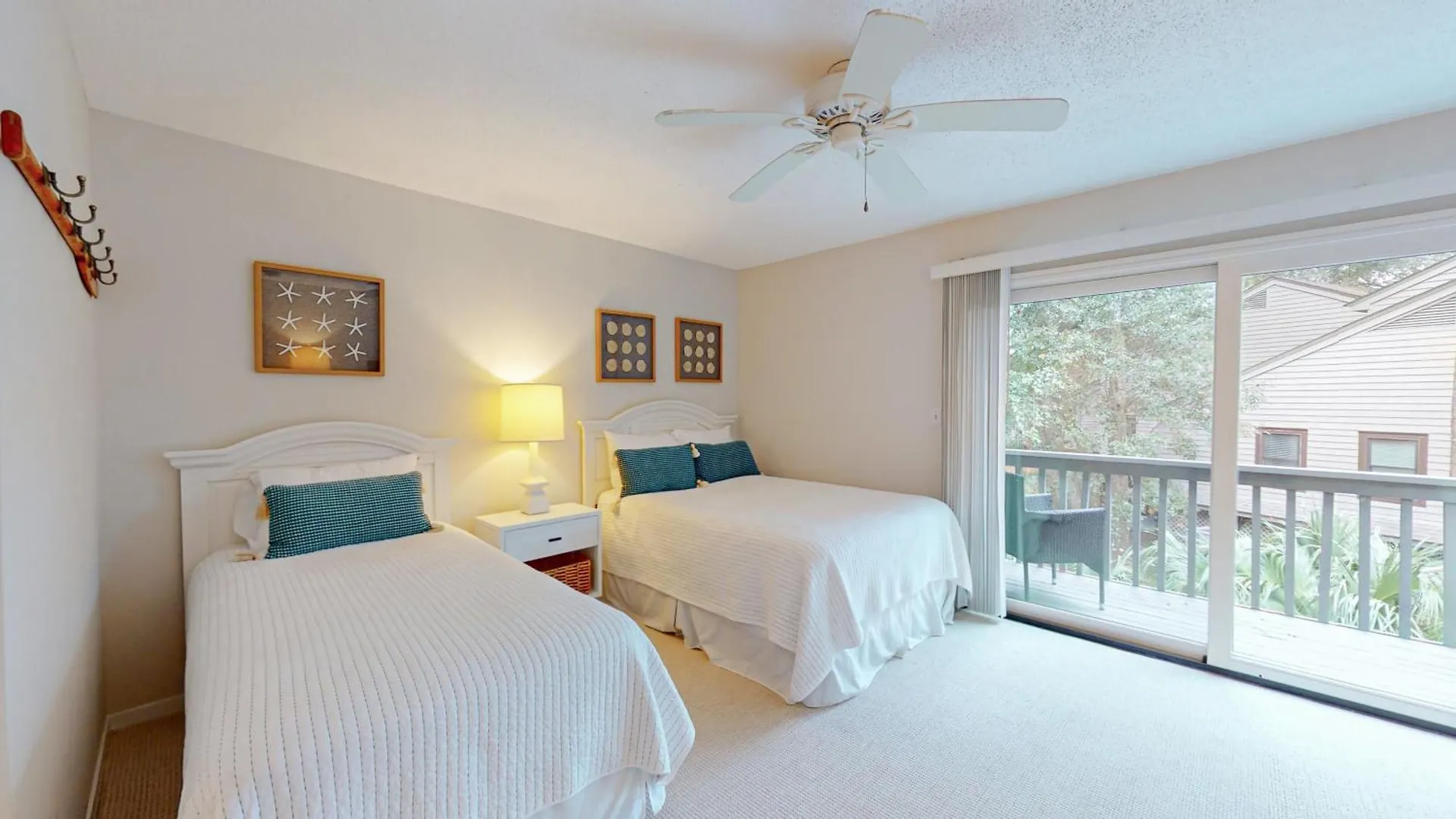 11 Hickory Cove Vila