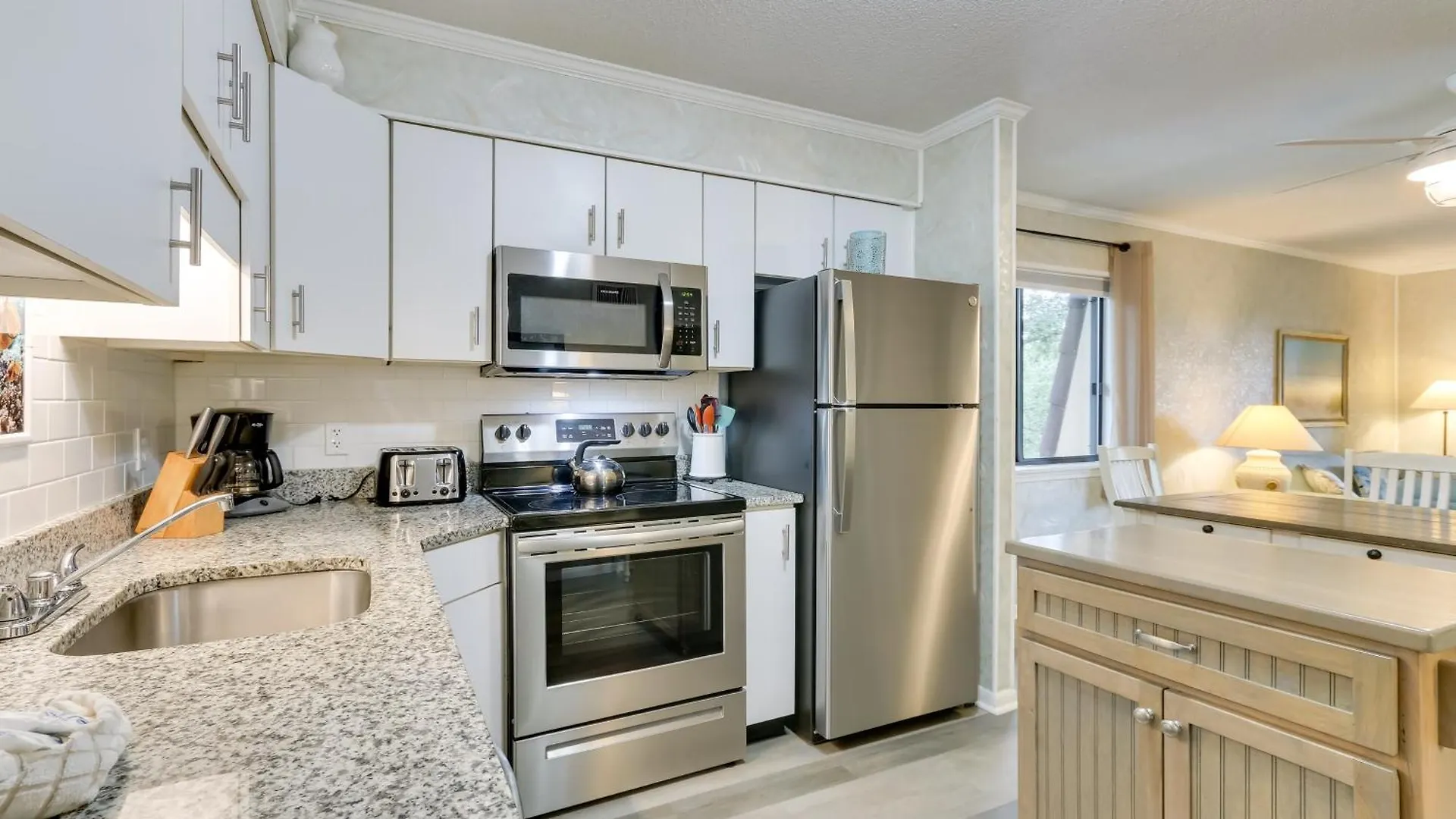 Apartment Hilton Head With Balcony And Pool, Walk To Hilton Head Island