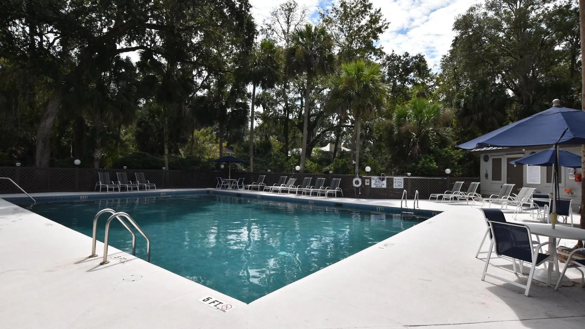 2 Bedrooms At Brigantine Quarters Num232 Villa Hilton Head Island