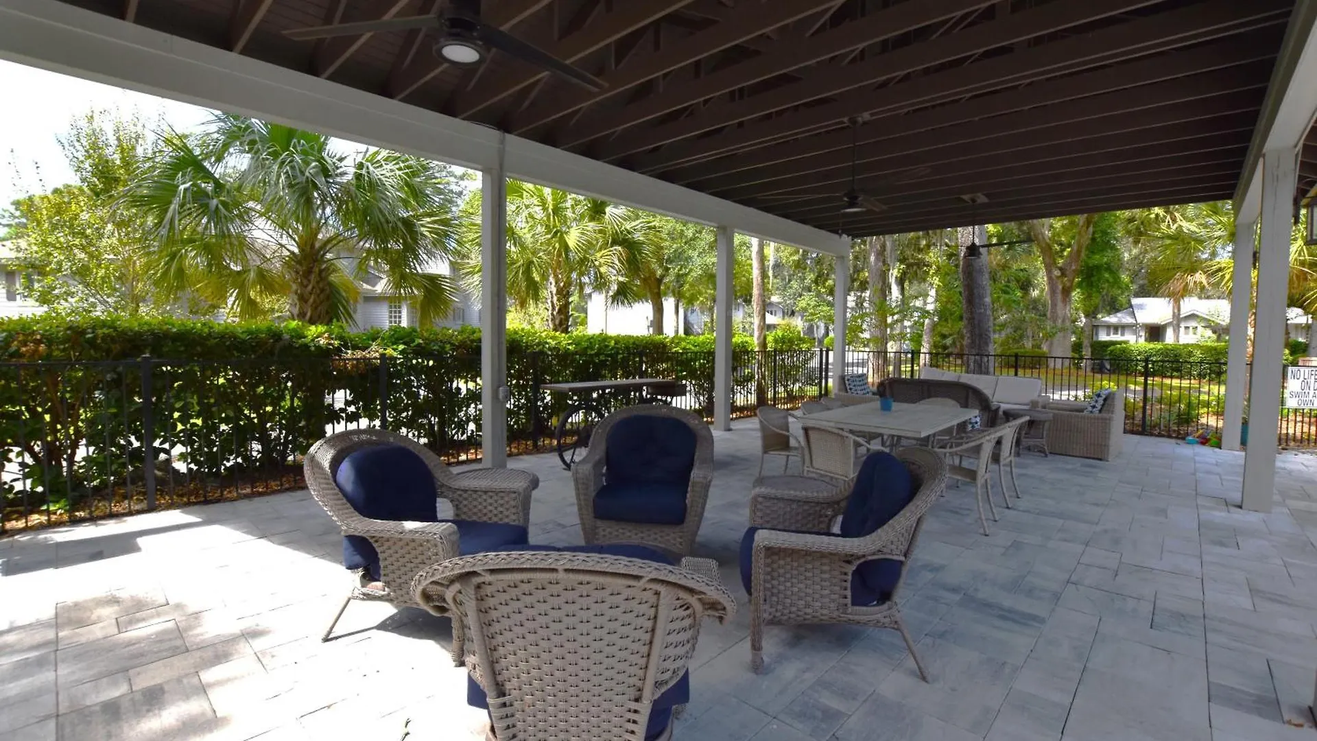 2 Bedrooms At Brigantine Quarters Num232 Villa Hilton Head Island