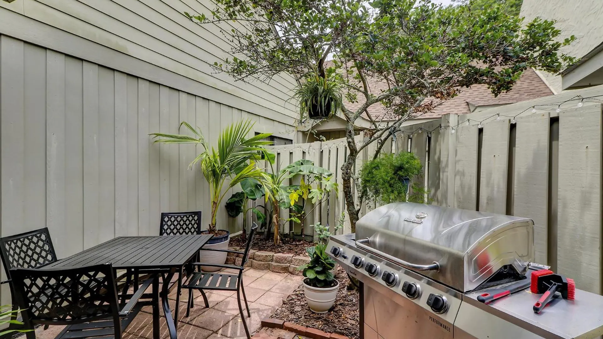 Villa Queens Grant 570