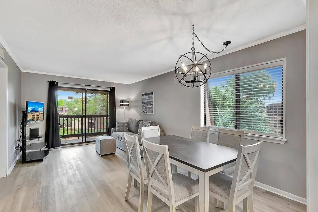 Apartment Lover's Paradise. On The Beach. Sleeps 8.