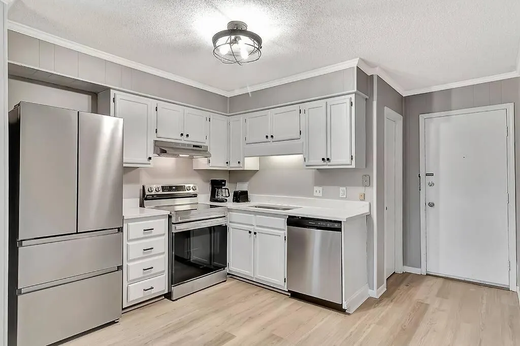 Lover's Paradise. On The Beach. Sleeps 8. Apartment Hilton Head Island