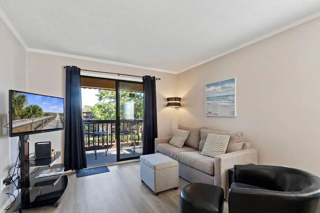 Apartment Lover's Paradise. On The Beach. Sleeps 8.