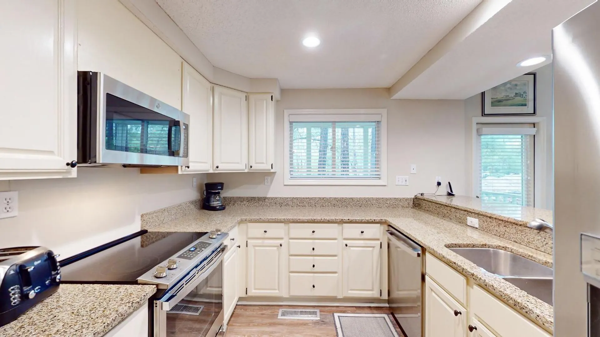 7655 Huntington Vila
