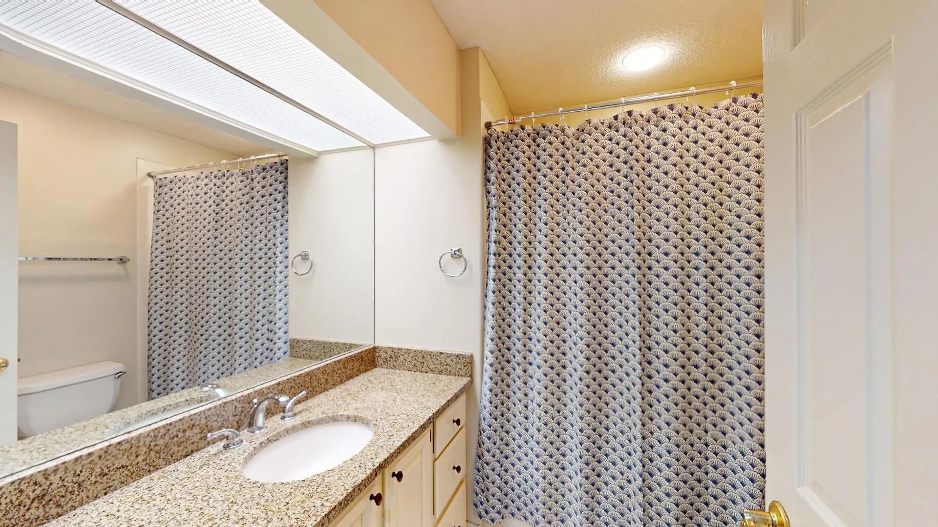 7655 Huntington Vila