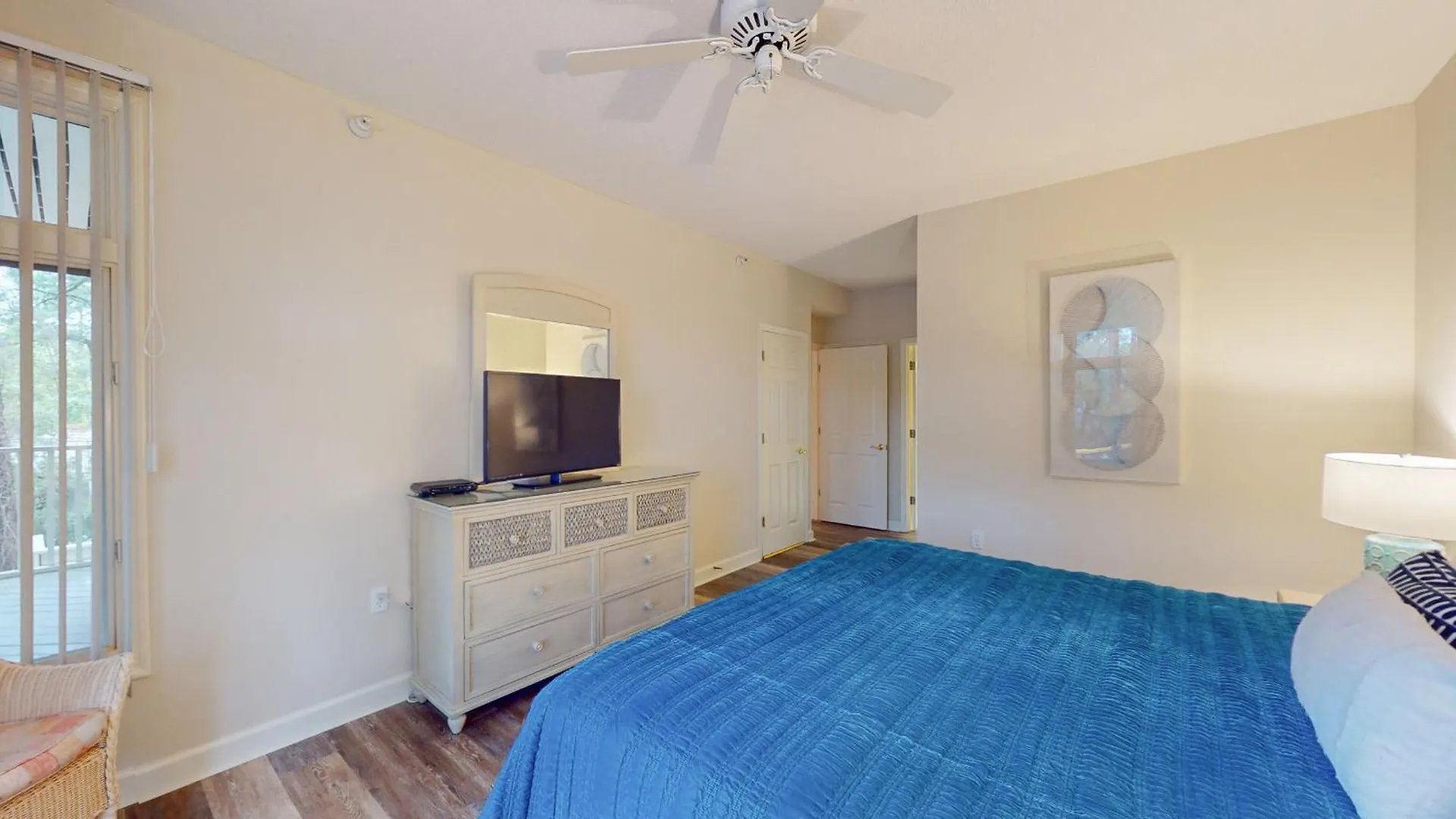 7655 Huntington Vila *