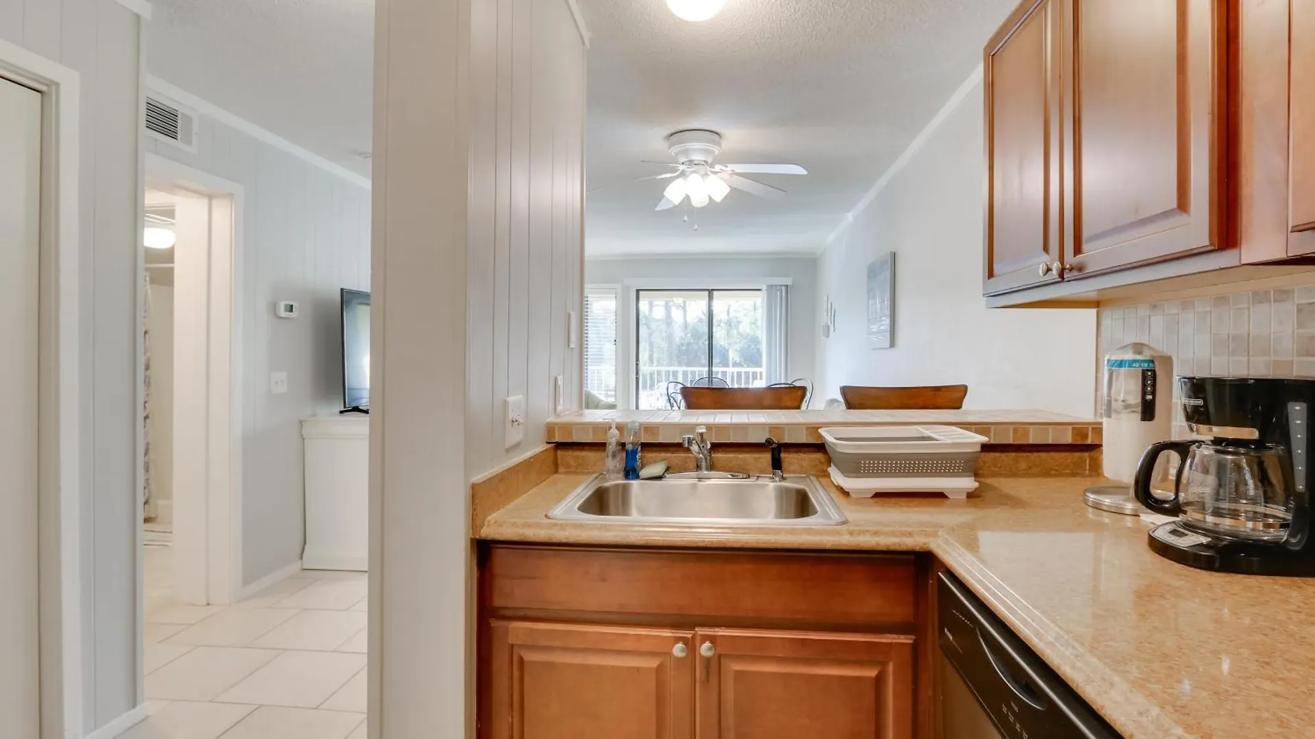 Apartment Bright And Beachy Getaway On Hilton Head Island!