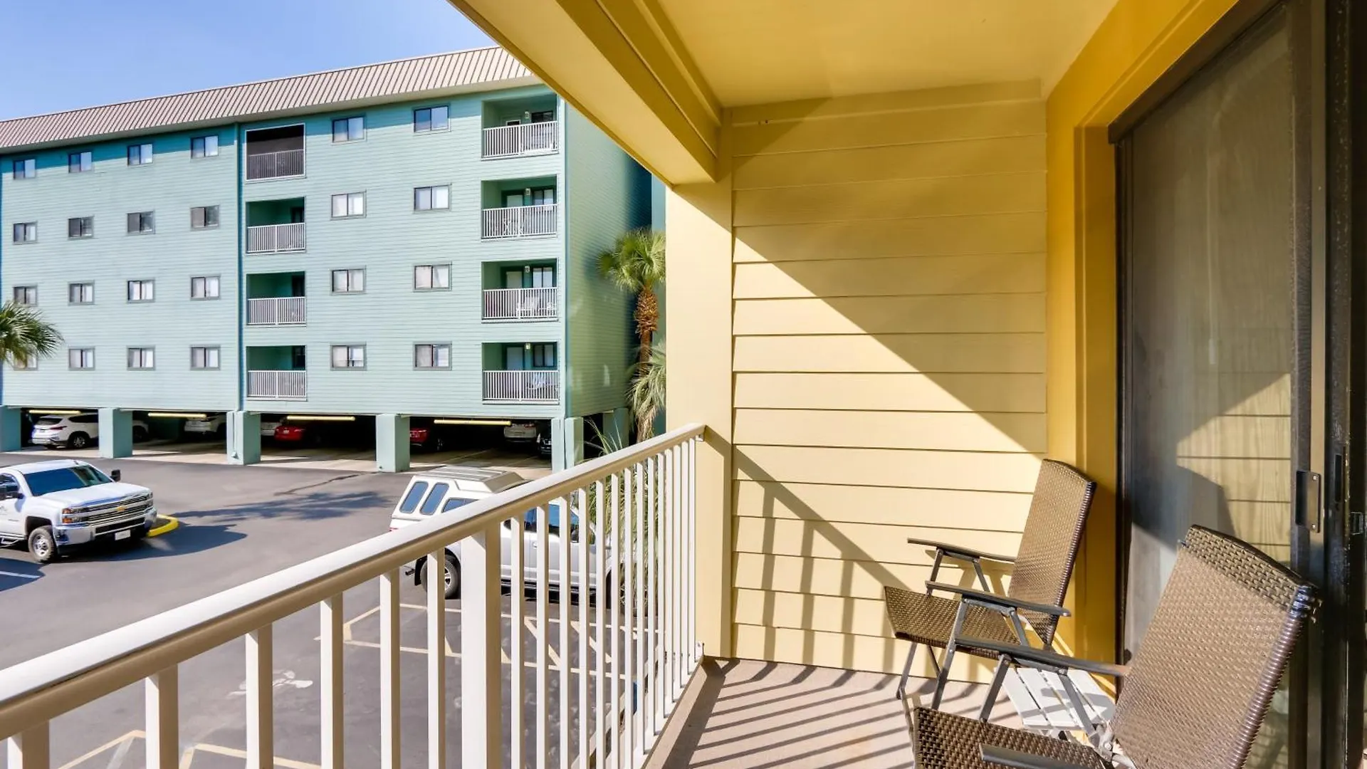 Bright And Beachy Getaway On Hilton Head Island! Apartment *
