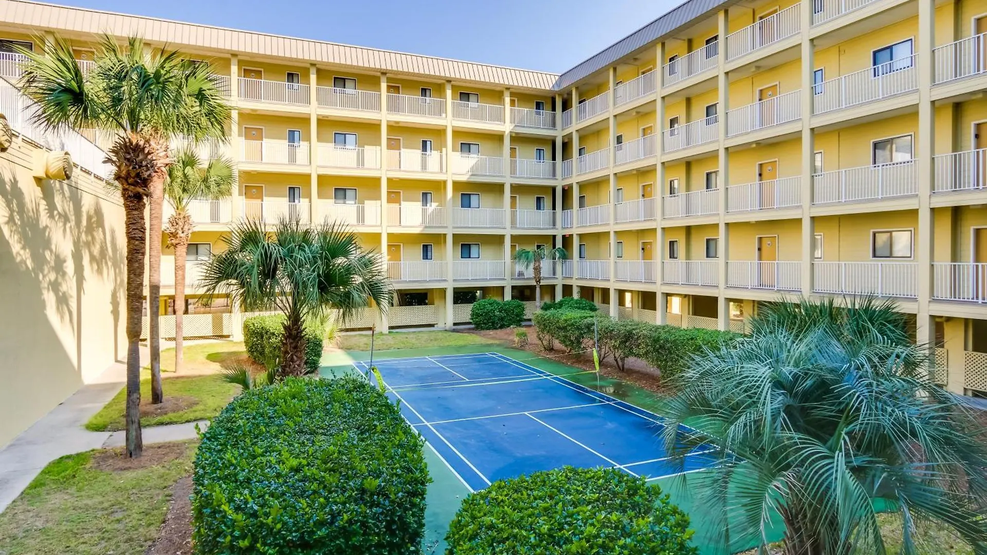 Bright And Beachy Getaway On Hilton Head Island! *