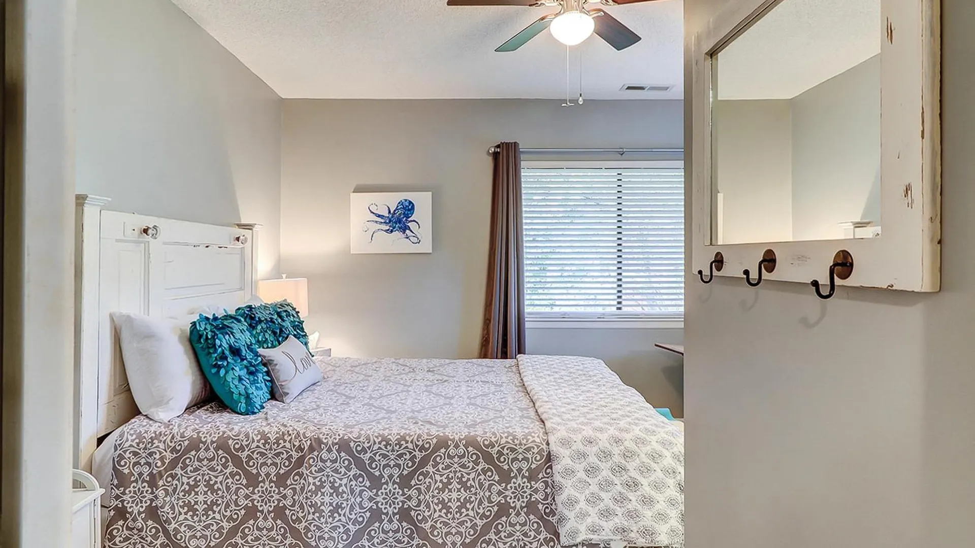Apartment Stones Throw 43