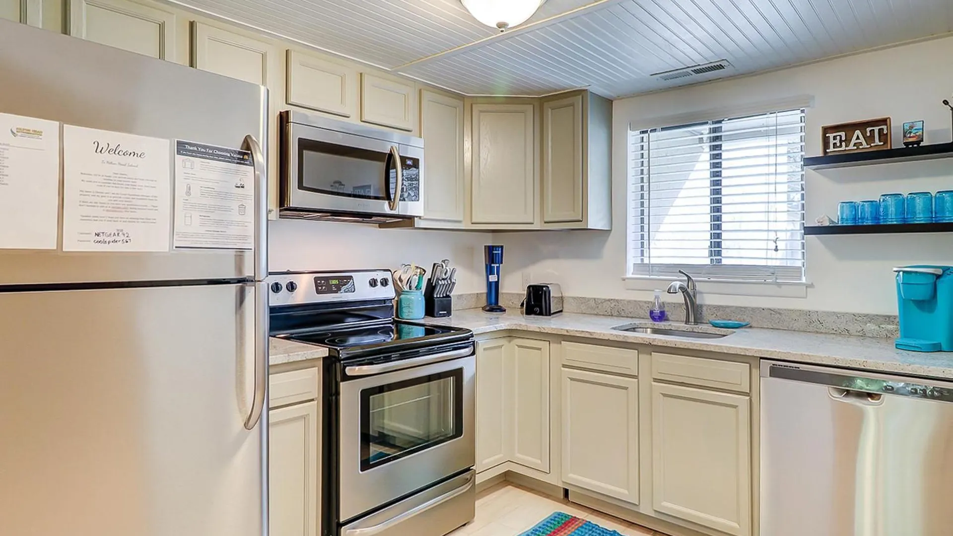Apartment Stones Throw 43 *