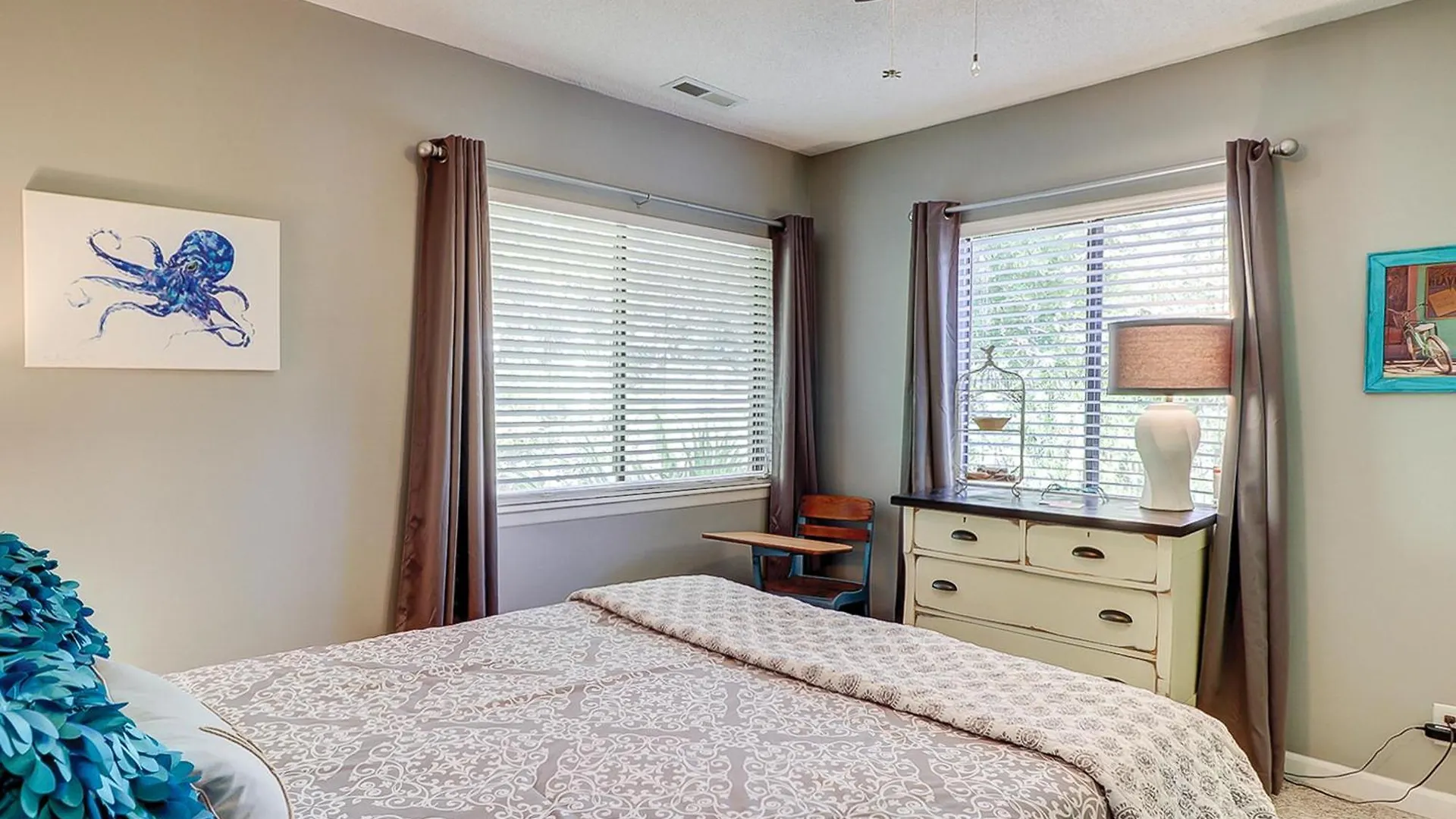 Apartment Stones Throw 43