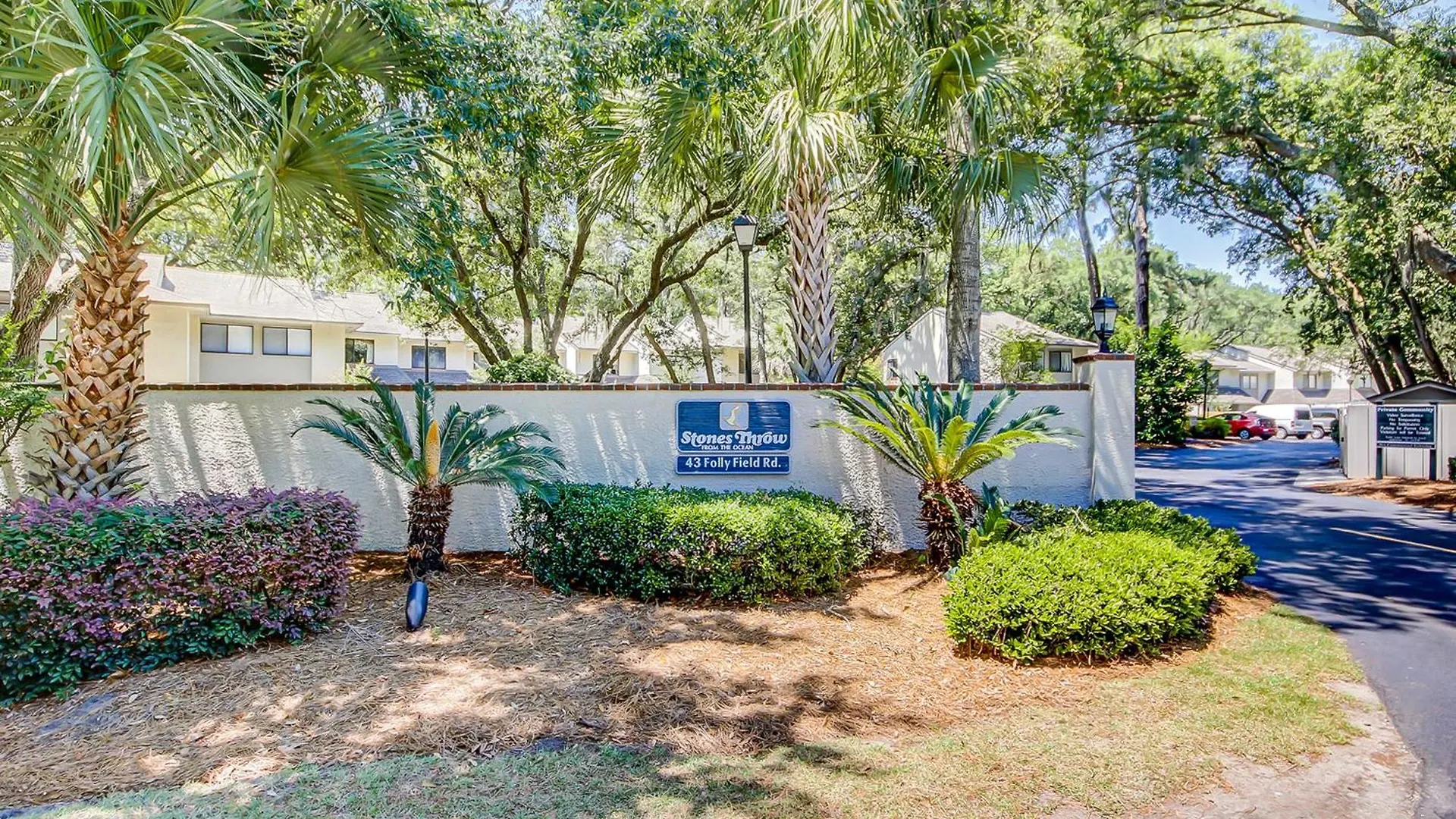 Apartment Stones Throw 43