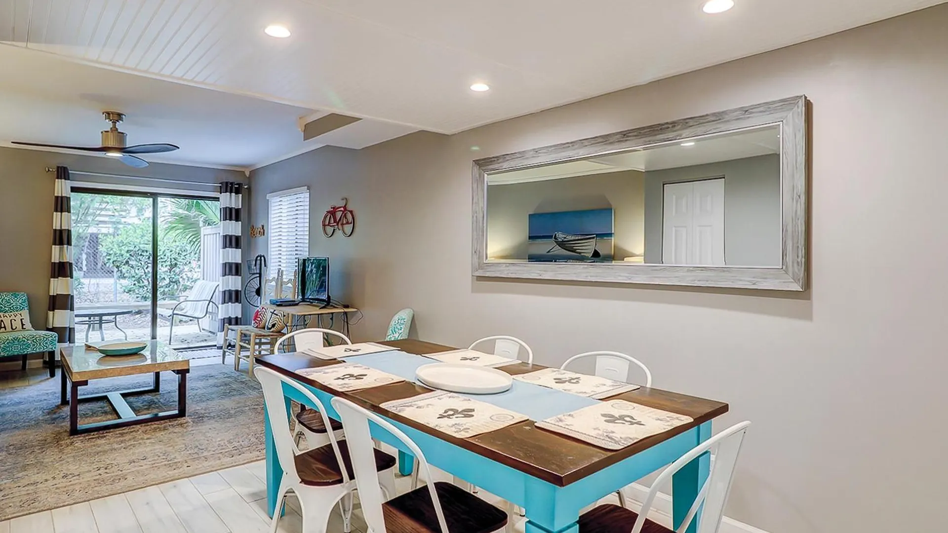 Apartment Stones Throw 43 *