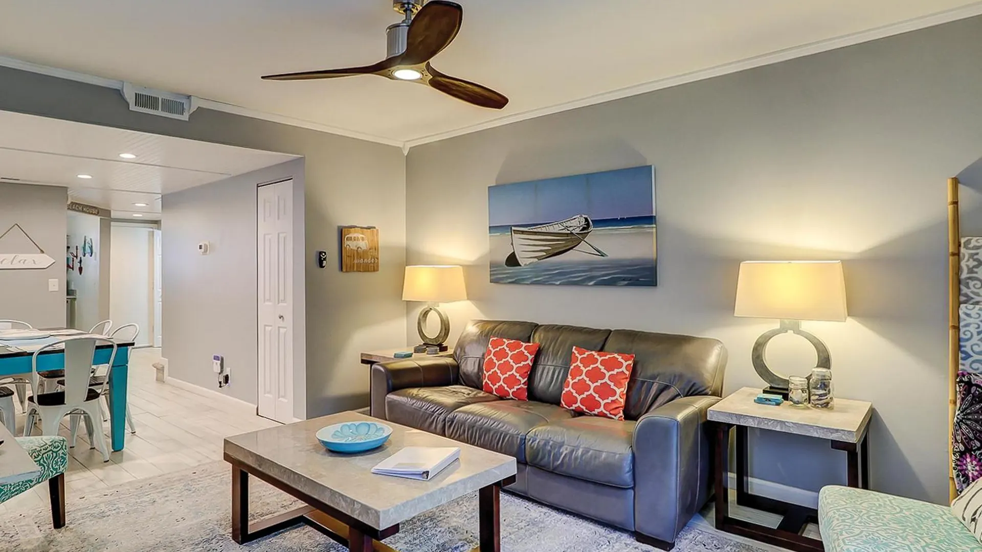 Apartment Stones Throw 43 *