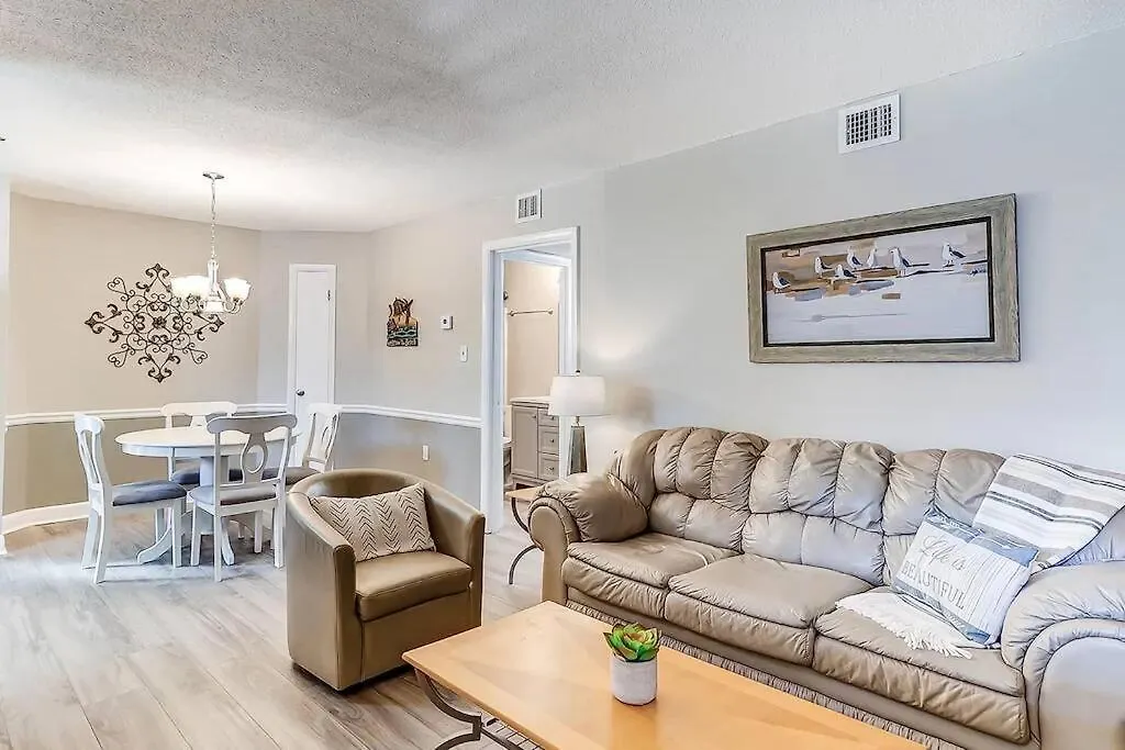 Apartment Daze-2 Bedroom, Short Walk To The *