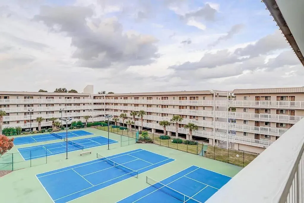 Daze-2 Bedroom, Short Walk To The