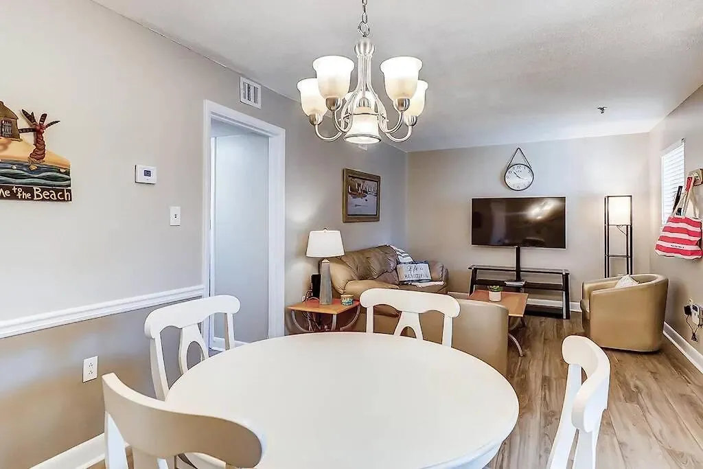 Apartment Daze-2 Bedroom, Short Walk To The