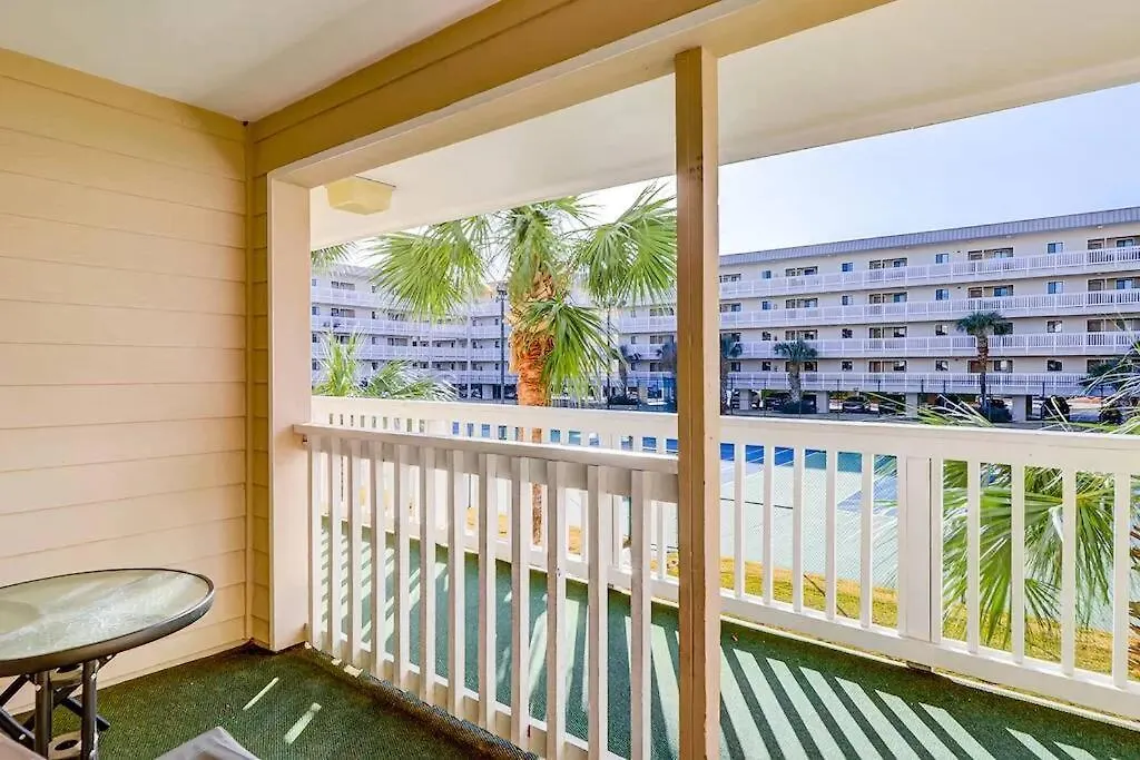 Daze-2 Bedroom, Short Walk To The *