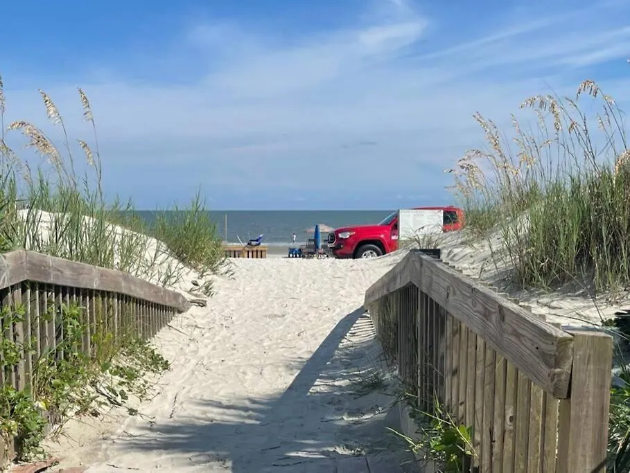 Apartment Daze-2 Bedroom, Short Walk To The Hilton Head Island
