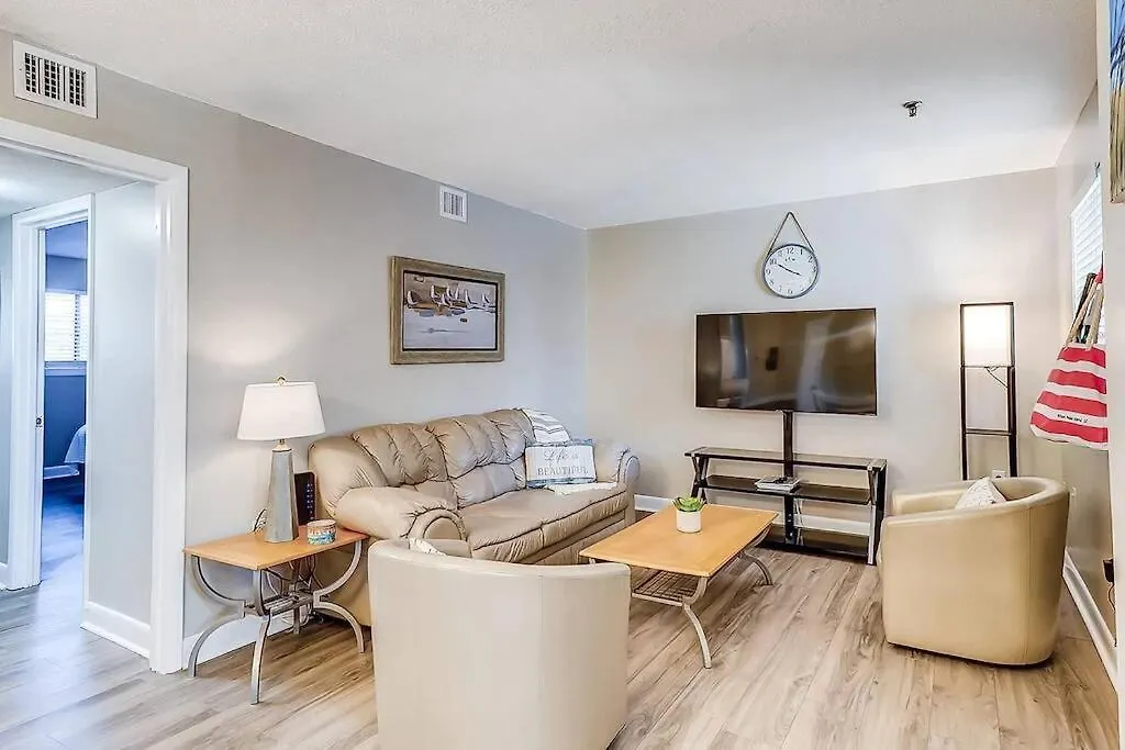 Apartment Daze-2 Bedroom, Short Walk To The *