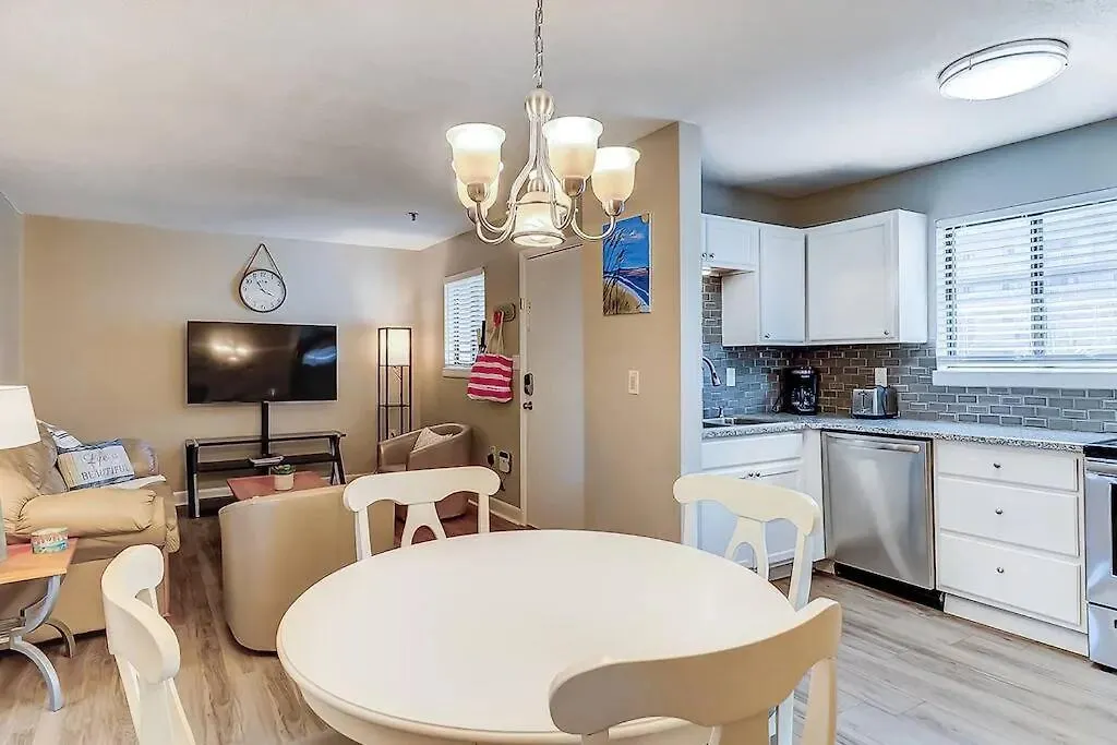 Daze-2 Bedroom, Short Walk To The Apartment