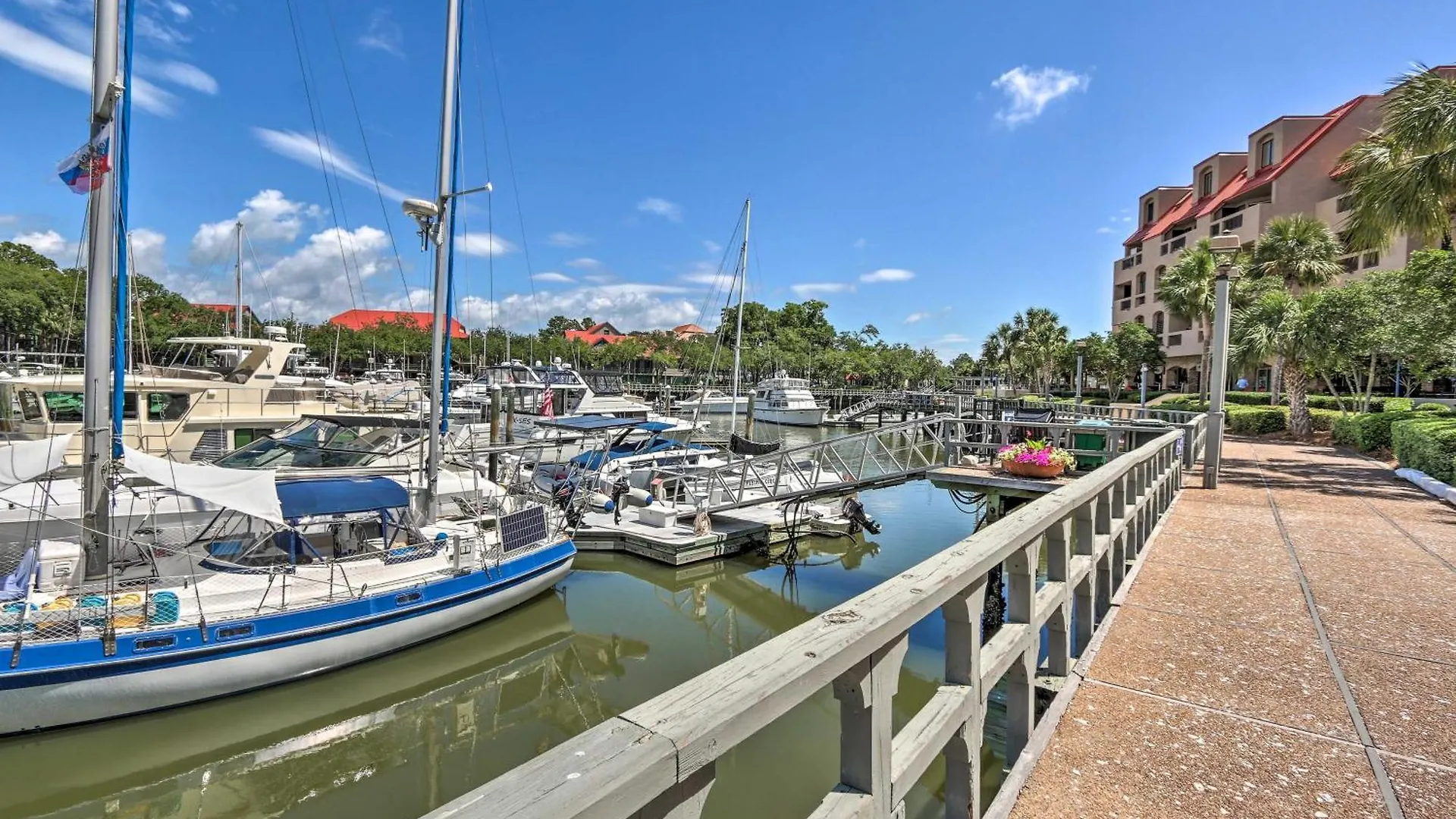 Apartment 2 Mi To Dog-friendly Hilton Head Condo!