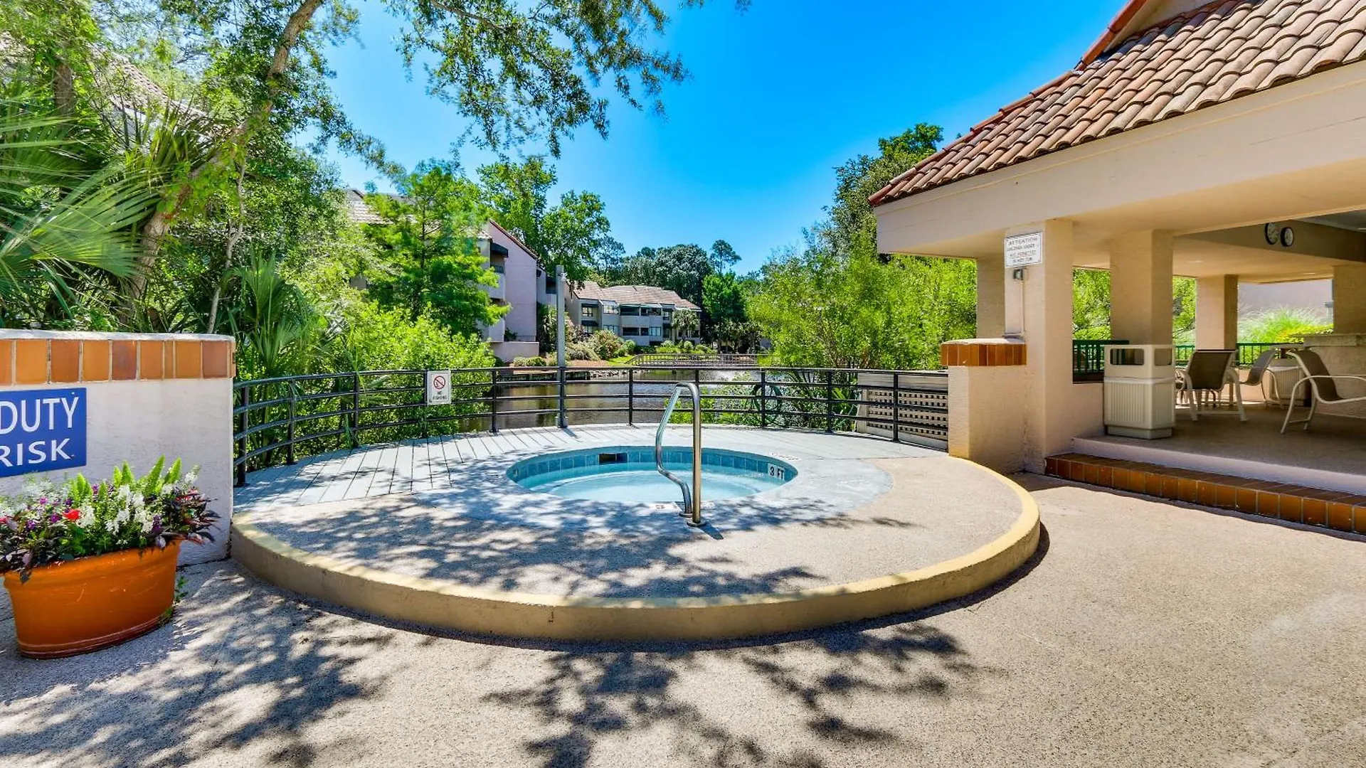 2 Mi To Dog-friendly Hilton Head Condo!