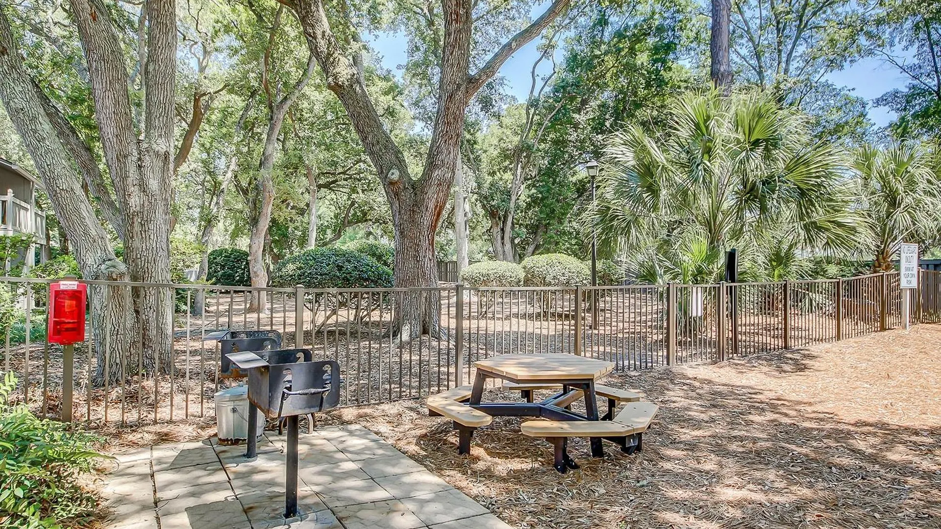 Stones Throw هيلتون رئيس جزيرة