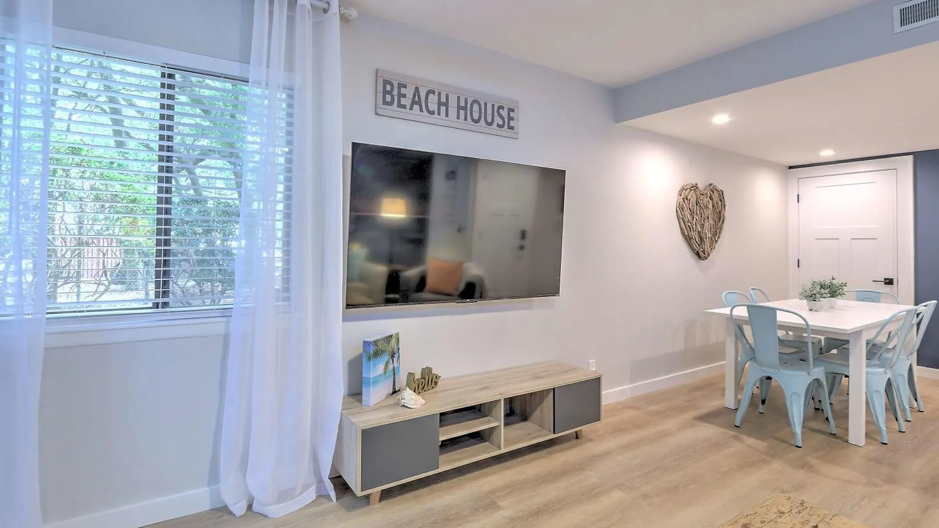 Walk To Pet Friendly Bbq Grill * Hilton Head Island