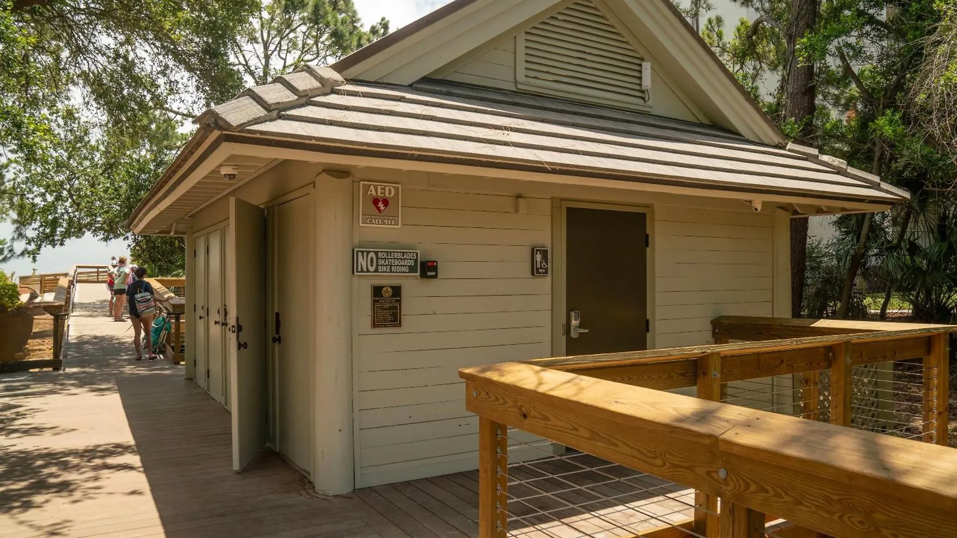 Walk To Pet Friendly Bbq Grill Hilton Head Island
