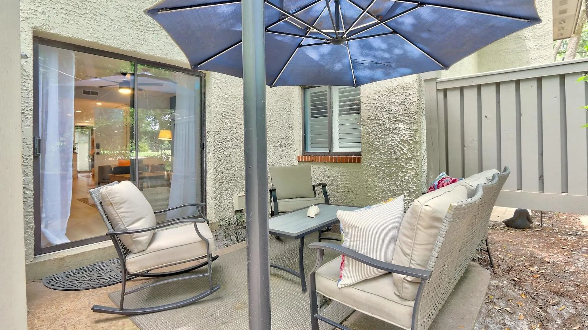 Walk To Pet Friendly Bbq Grill * Hilton Head Island