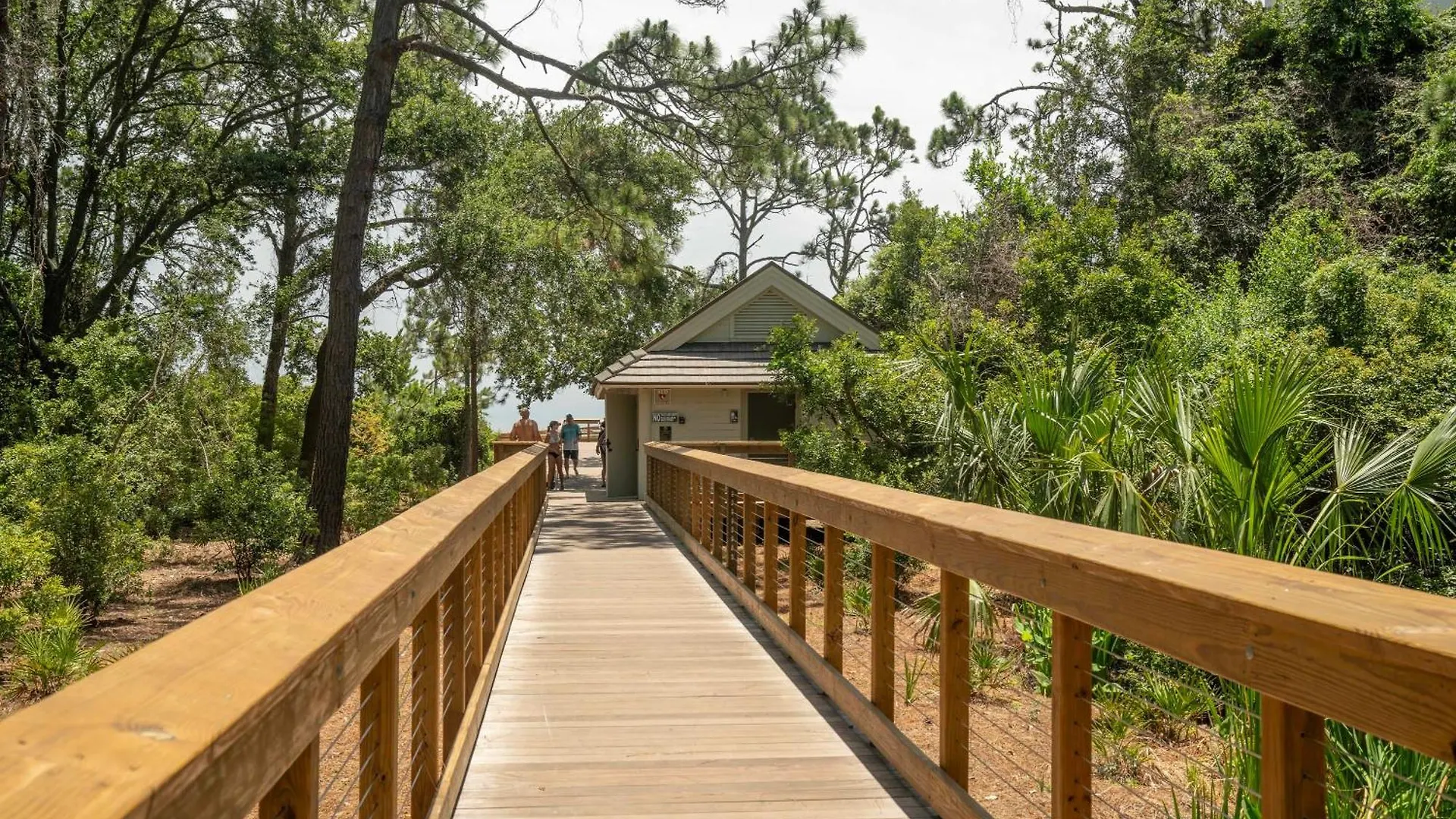 Walk To Pet Friendly Bbq Grill * Hilton Head Island