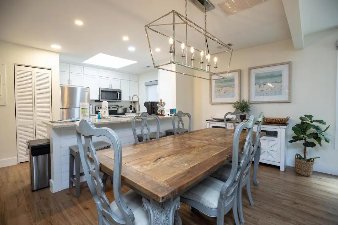 Vila 618 Queen's Grant