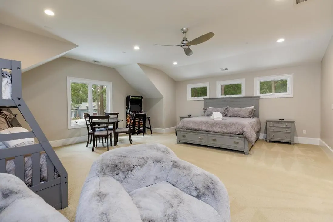 27 Kingston Rd. Holiday home *