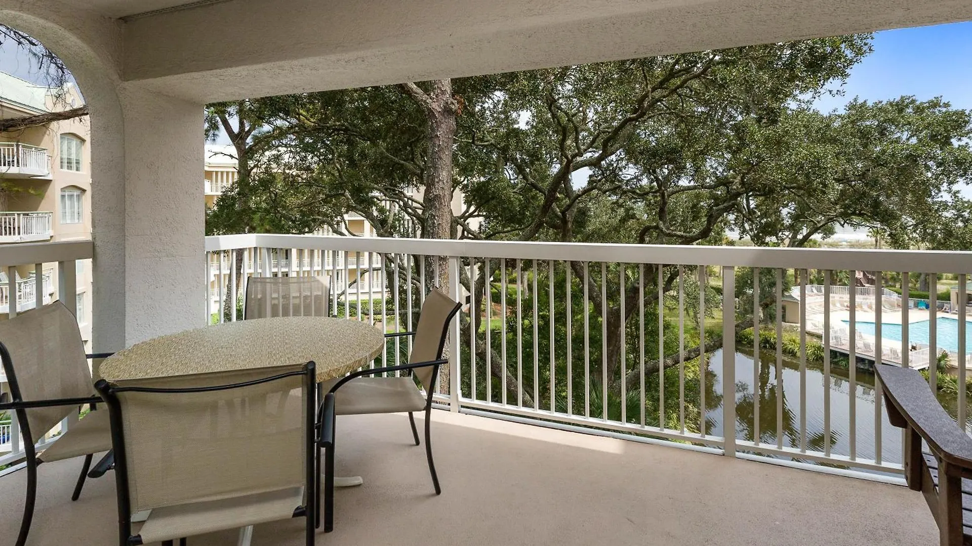 401 Barrington Arms Villa