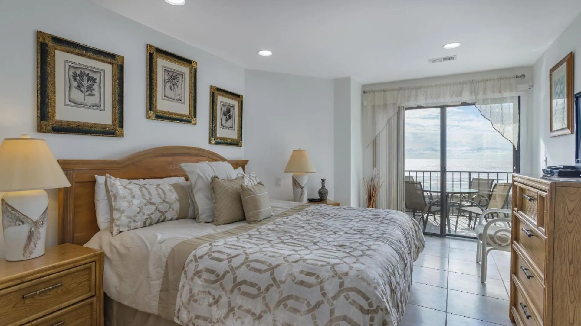 Villa Ocean Views, Private Deck, Oasis
