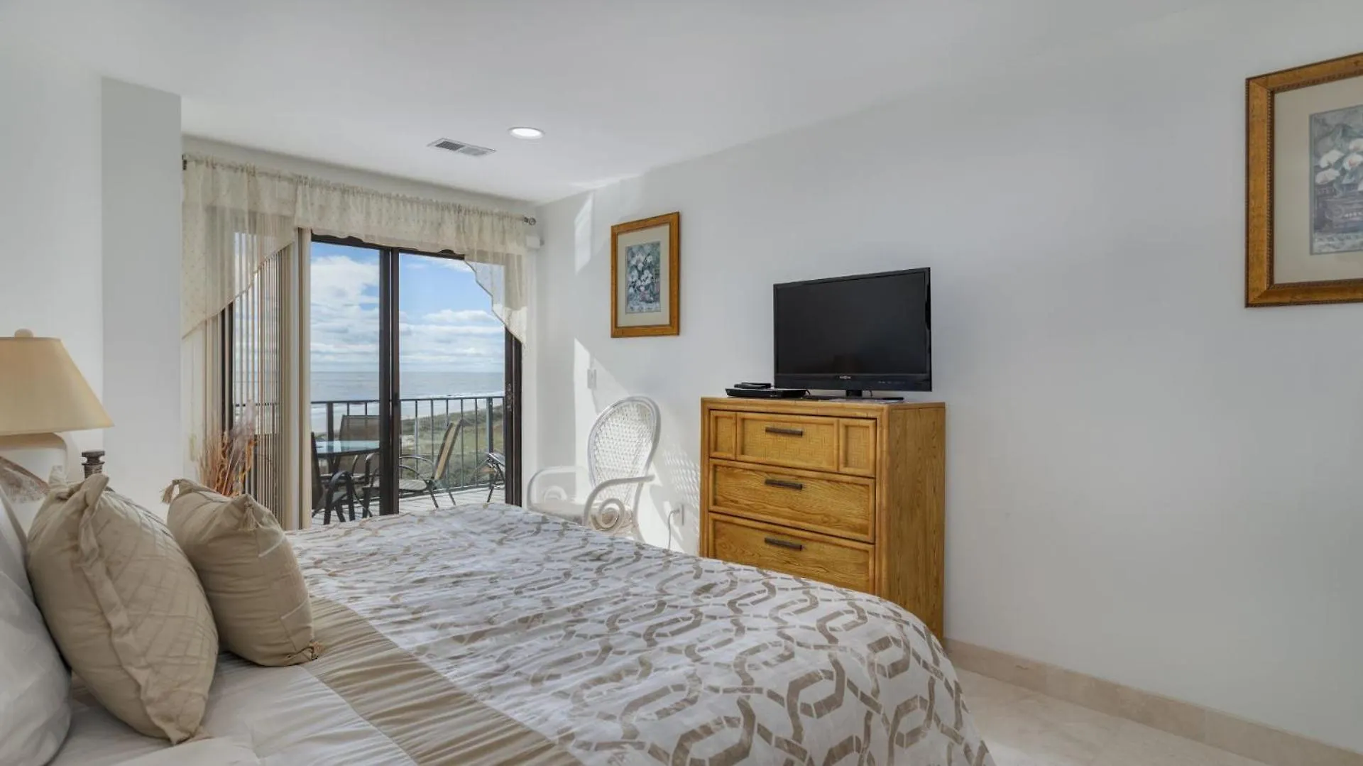 Ocean Views, Private Deck, Oasis
