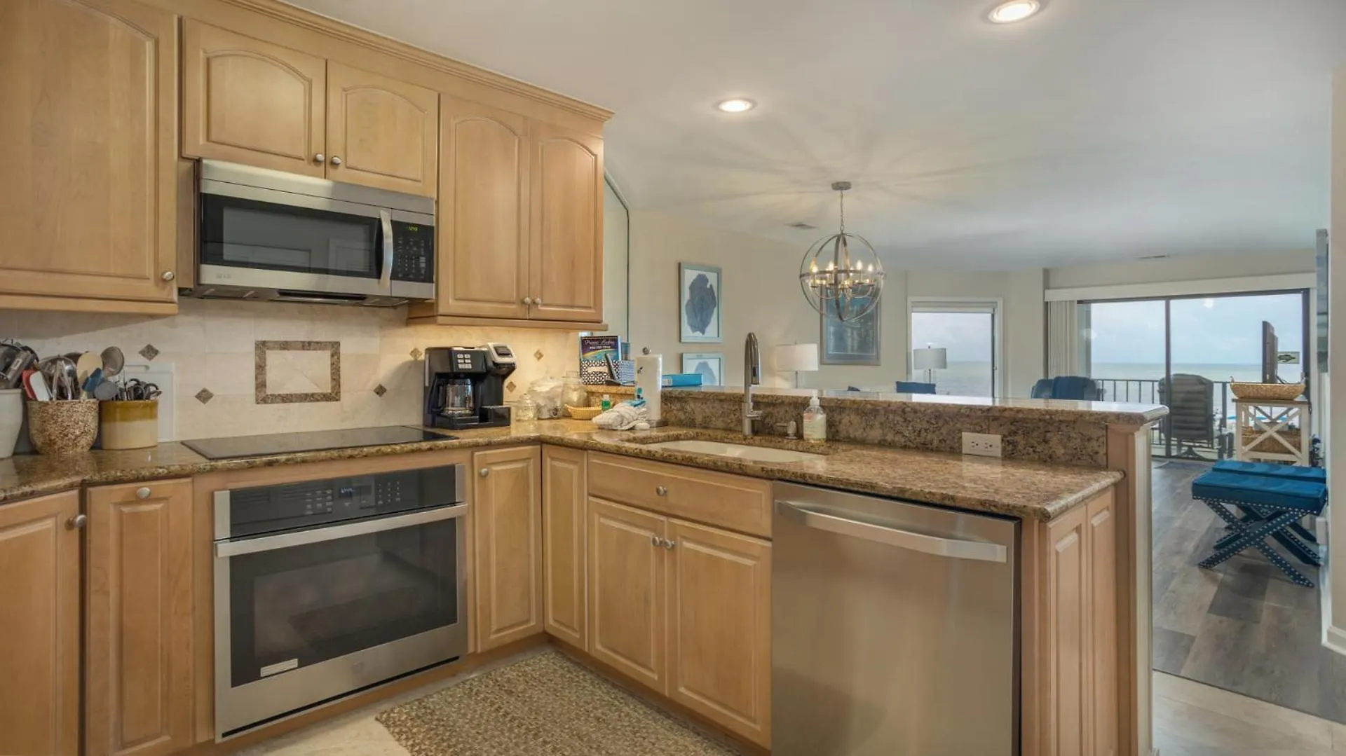 Ocean Views, Complex Pool, Balcony Villa Hilton Head Island