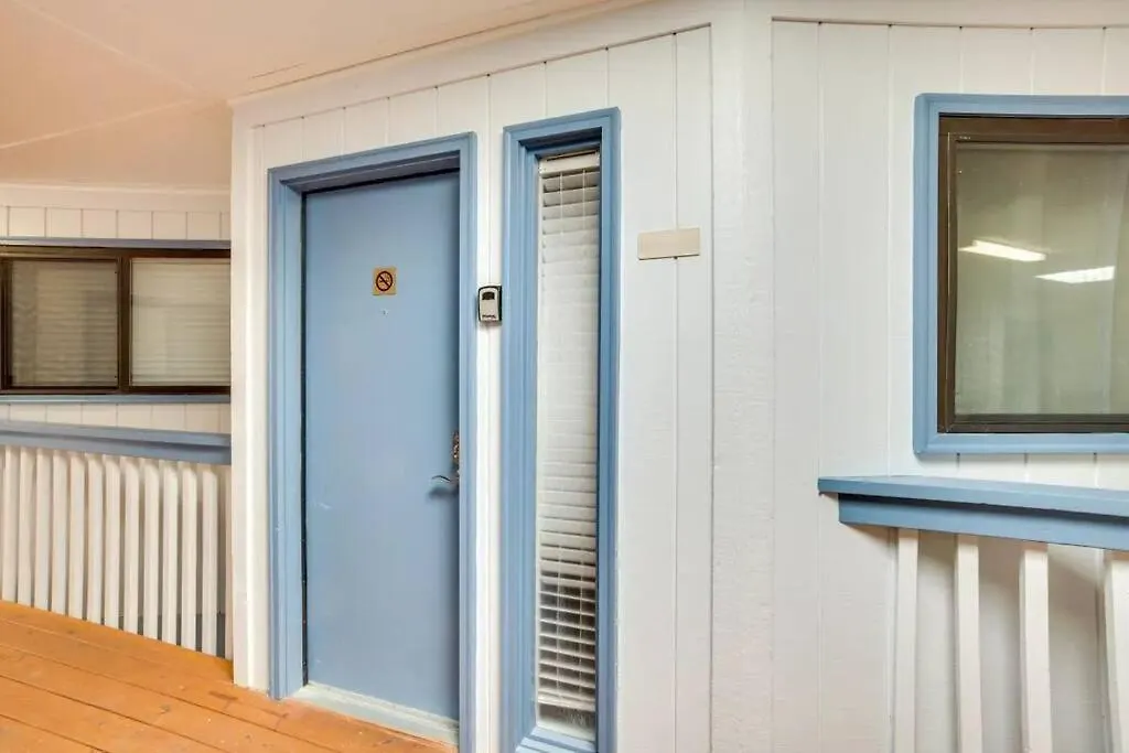 아파트 Coastal Haven: Stylish Oceanfront Getaway C341