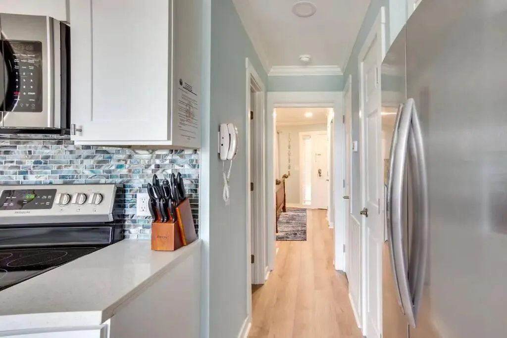 Coastal Haven: Stylish Oceanfront Getaway C341 아파트 *