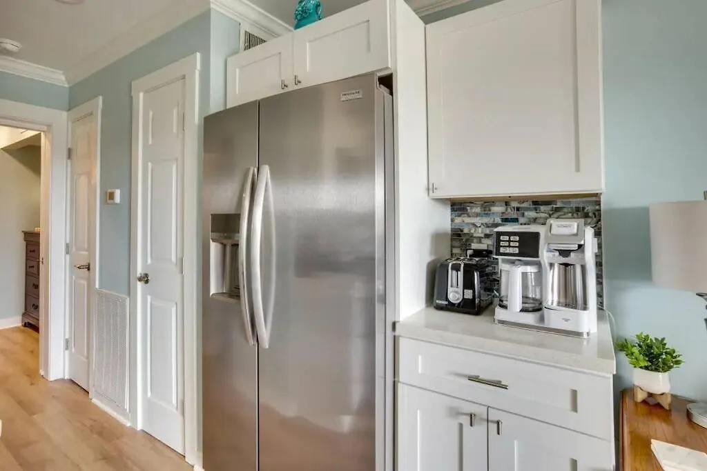 Coastal Haven: Stylish Oceanfront Getaway C341
