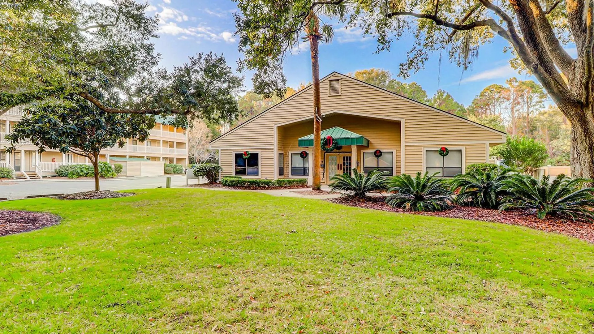 Apartment On Port Royal Sound 3227